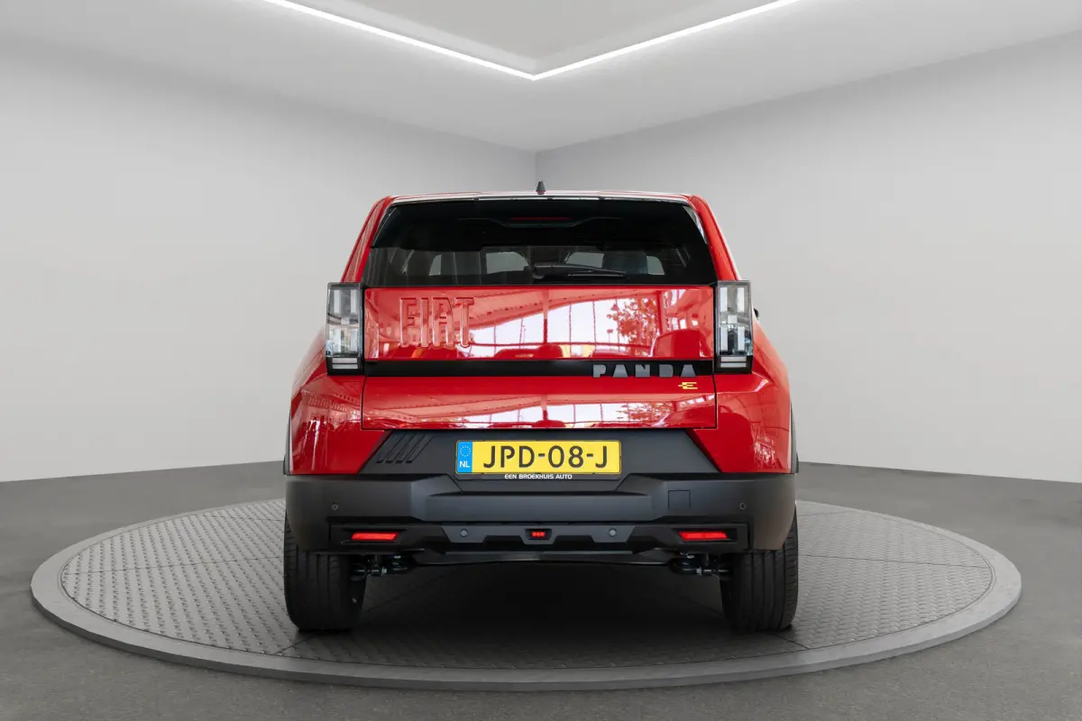RED 11kW 44 kWh | SOH 100% | Tot 8 Jaar Garantie | 3-Fase | Apple Carplay & Android Auto | Parkeersensoren | Airco | Cruise Controle |