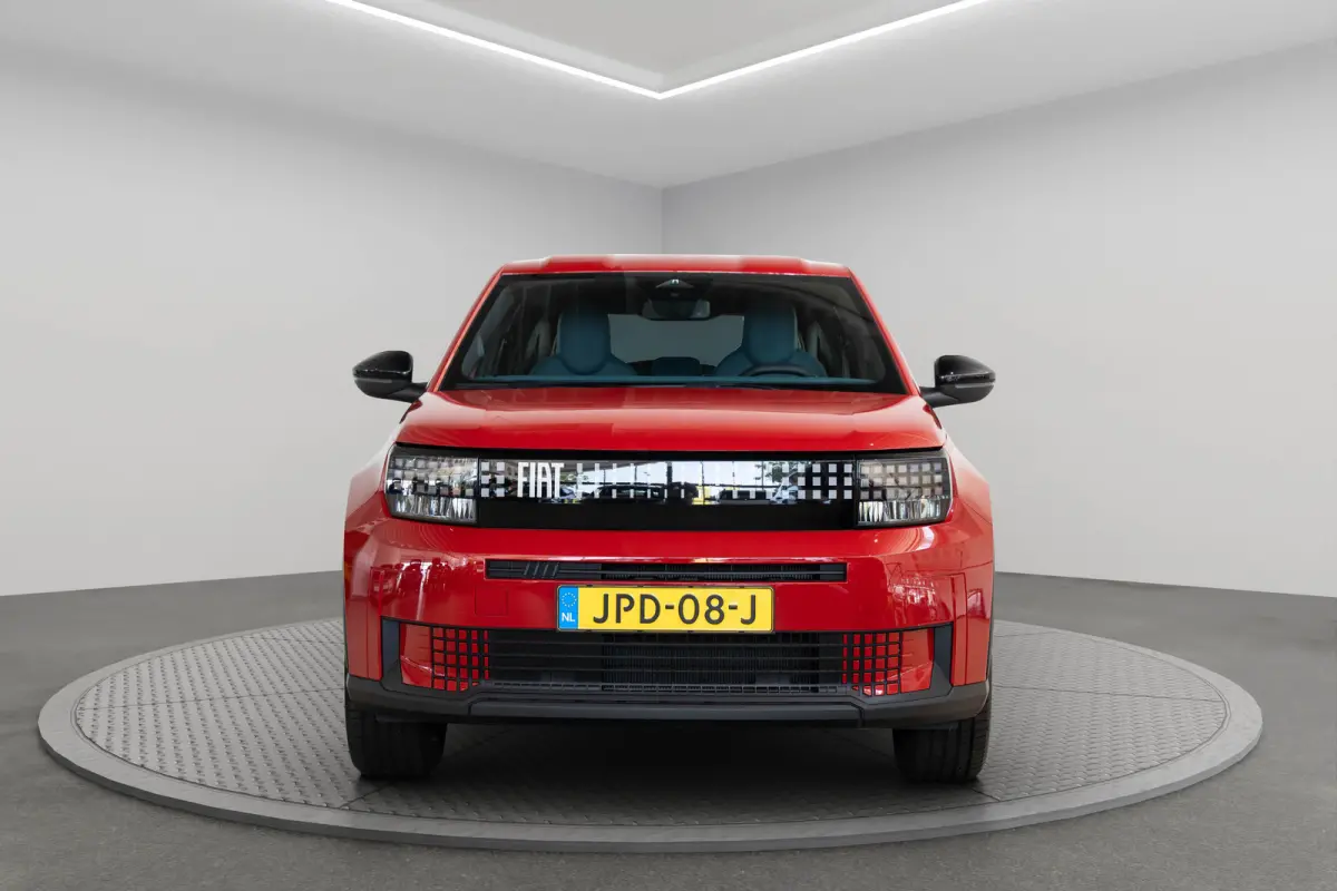 RED 11kW 44 kWh | SOH 100% | Tot 8 Jaar Garantie | 3-Fase | Apple Carplay & Android Auto | Parkeersensoren | Airco | Cruise Controle |