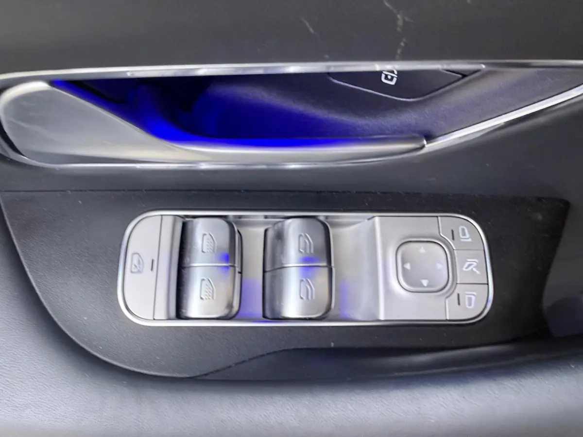 Maybach 600 4MATIC / Premium Plus/ First Class/ E-Active Body Control/ 22 inch/ Burmester/