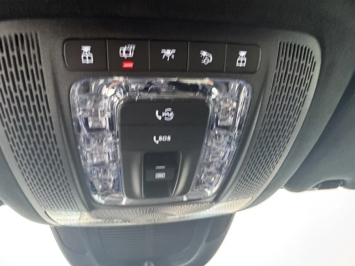 Maybach 600 4MATIC / Premium Plus/ First Class/ E-Active Body Control/ 22 inch/ Burmester/