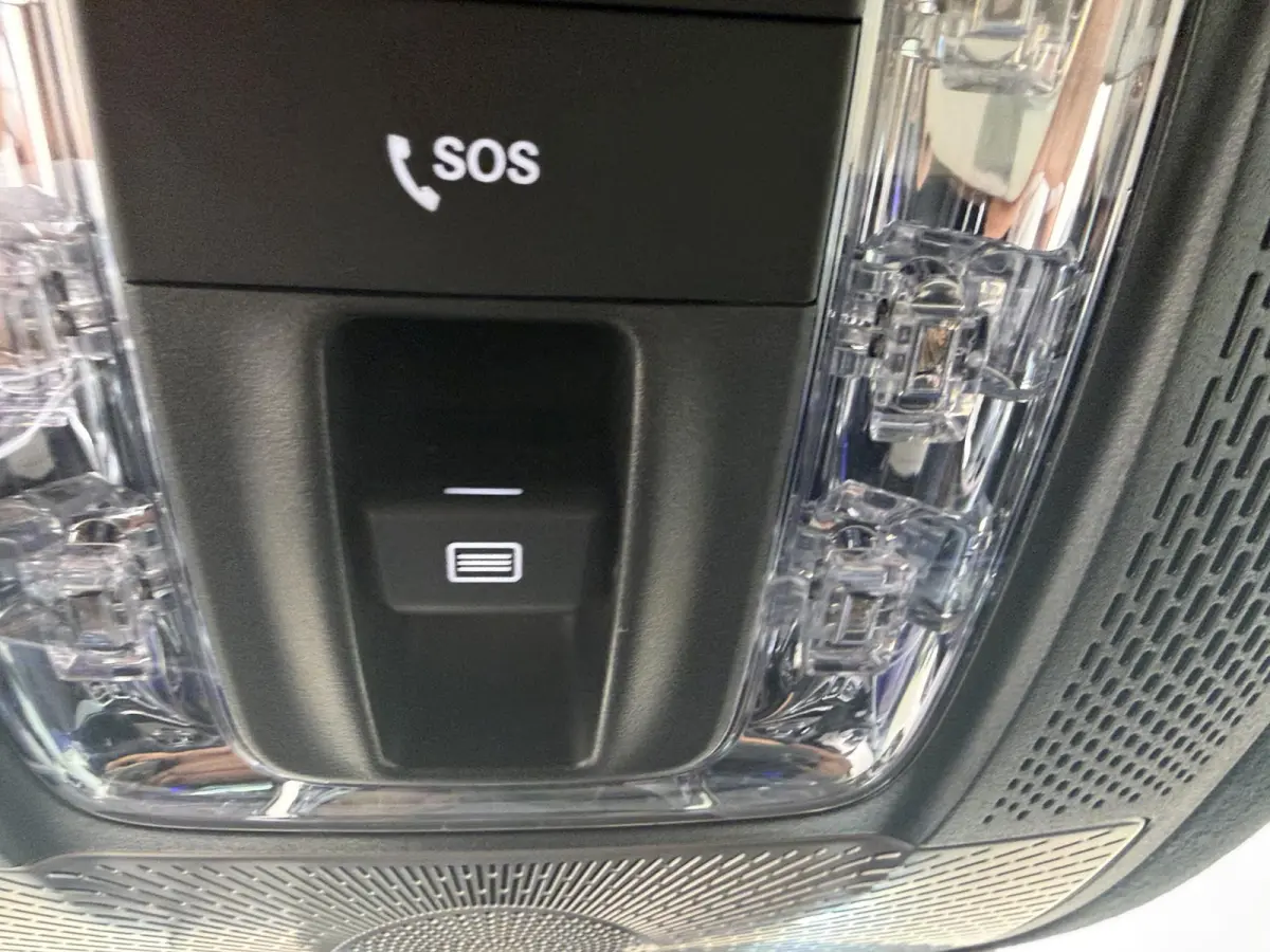 Maybach 600 4MATIC / Premium Plus/ First Class/ E-Active Body Control/ 22 inch/ Burmester/