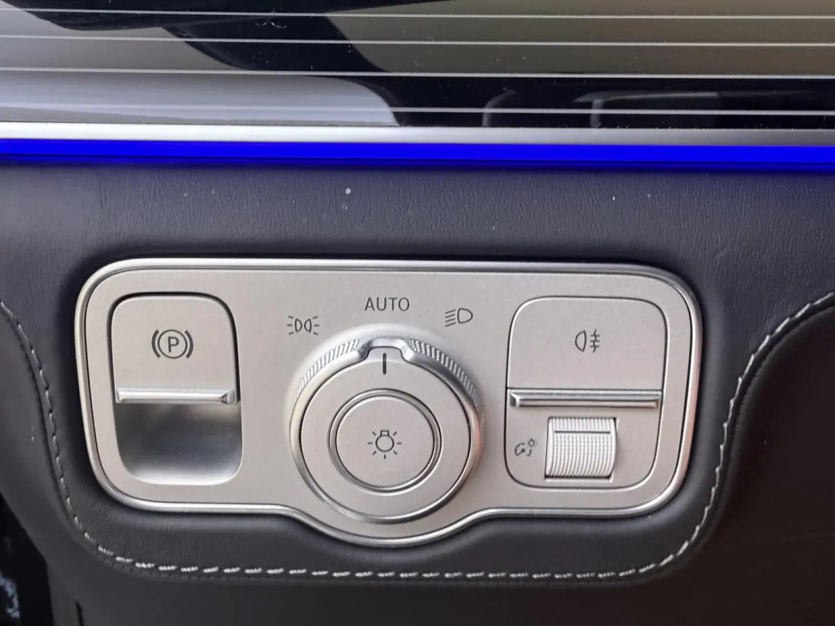 Maybach 600 4MATIC / Premium Plus/ First Class/ E-Active Body Control/ 22 inch/ Burmester/
