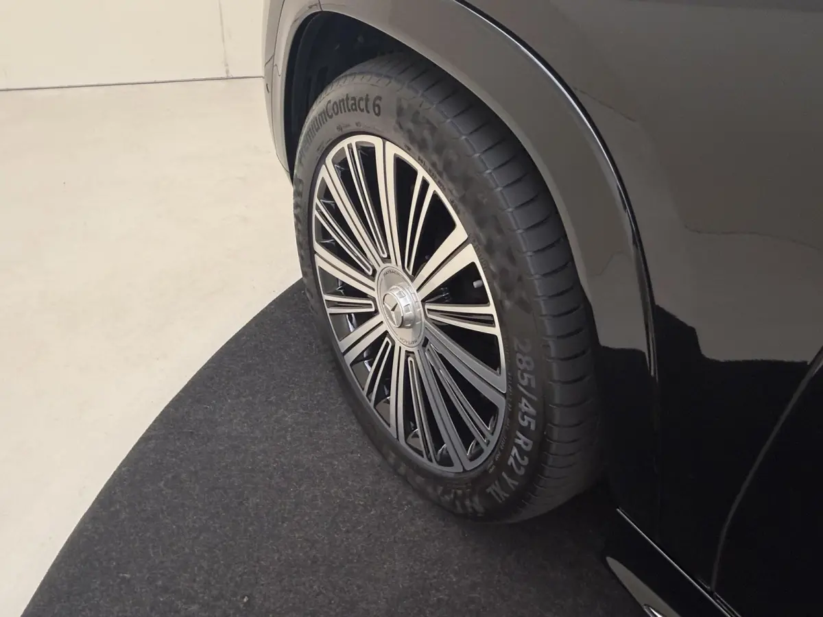 Maybach 600 4MATIC / Premium Plus/ First Class/ E-Active Body Control/ 22 inch/ Burmester/