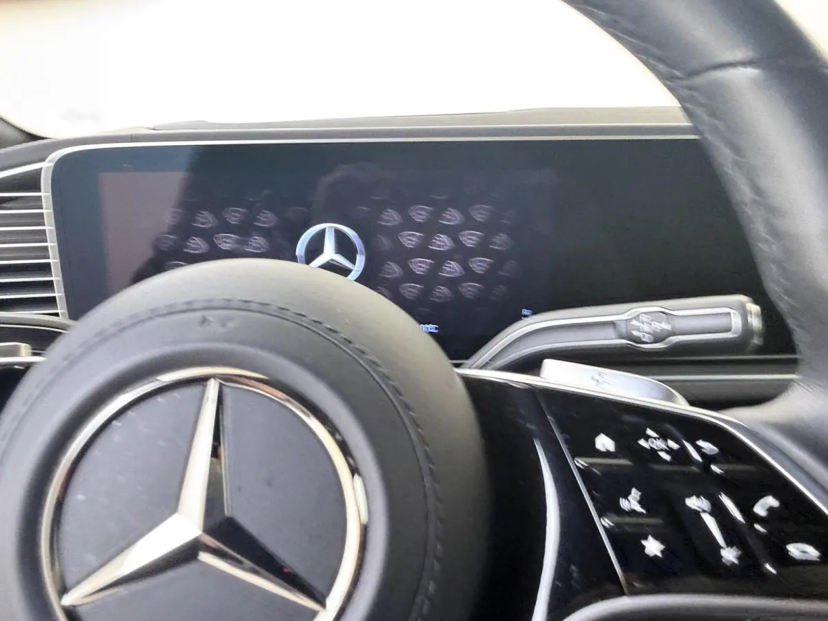 Maybach 600 4MATIC / Premium Plus/ First Class/ E-Active Body Control/ 22 inch/ Burmester/