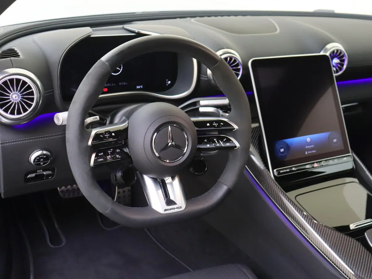 AMG 63 4MATIC+ / Premium Plus/ Panoramadak/ 21 inch/ FULL PPF/ Burmester/ Carbon int/ Perf. stoelen
