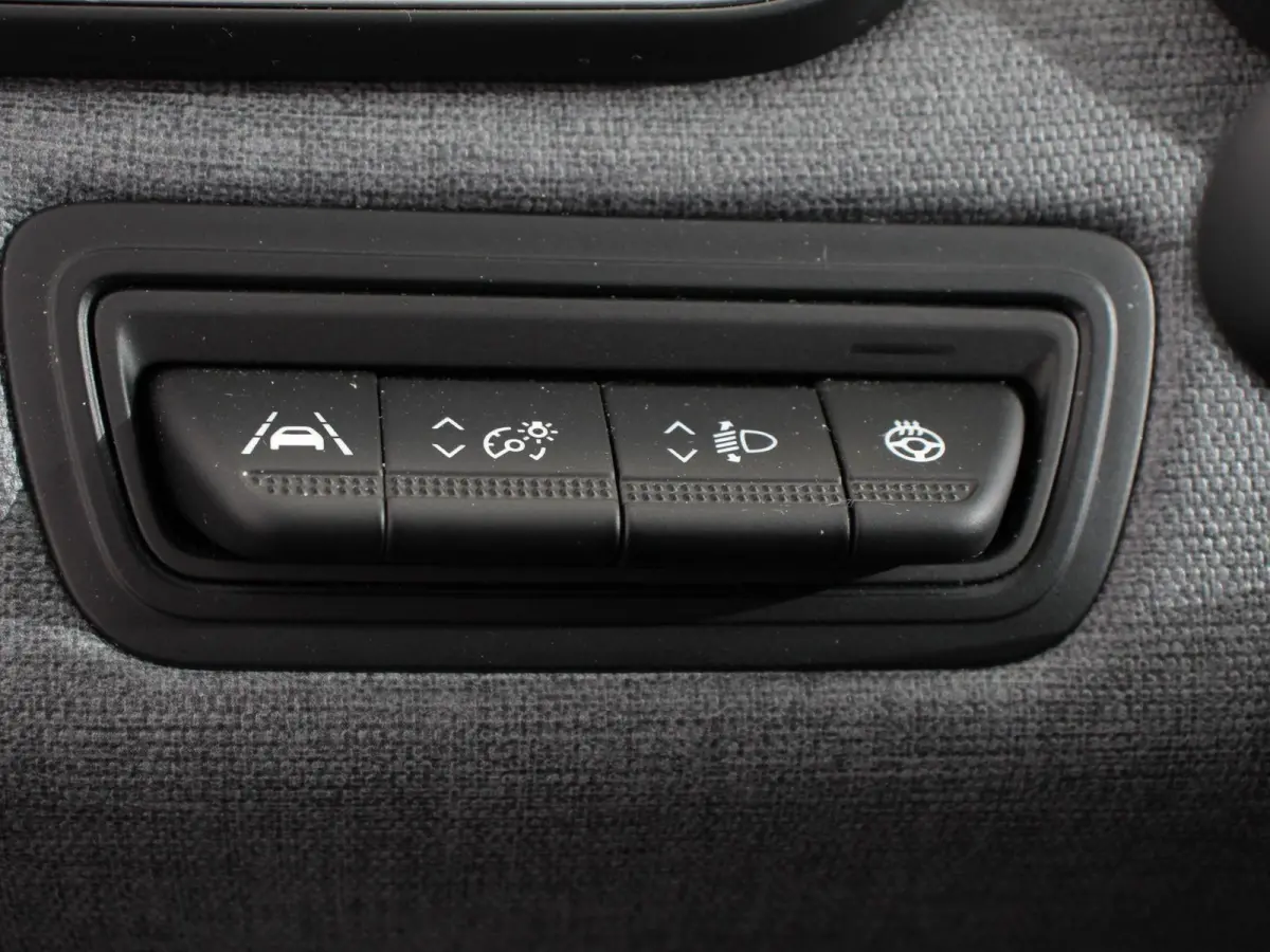 1.0 TCe 90 Evolution Climate control Cruise control Camera Parkeersensoren achter Verwarmde voorstoelen Stuurverwarming LED Trekhaak Apple Carplay/ Android Auto