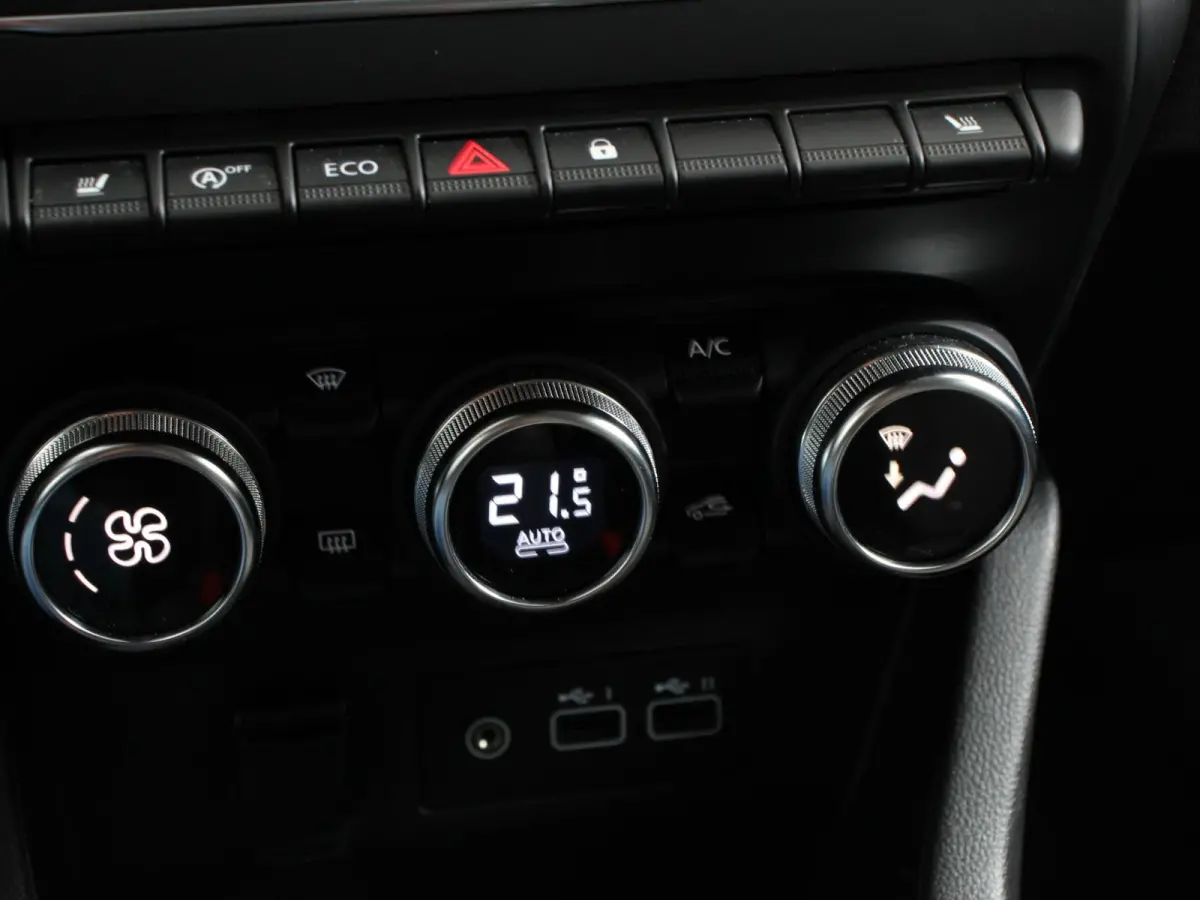 1.0 TCe 90 Evolution Climate control Cruise control Camera Parkeersensoren achter Verwarmde voorstoelen Stuurverwarming LED Trekhaak Apple Carplay/ Android Auto