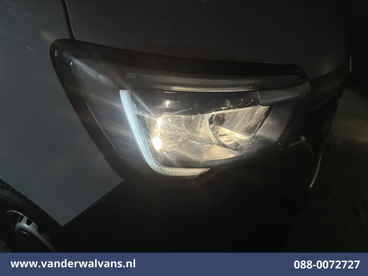 2.3 dCi 146pk Bakwagen 222cm Hoog Laadklep Euro6 Airco | Camera | LED | Navigatie | Cruisecontrol Bijrijdersbank
