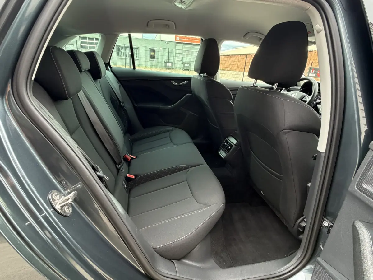 1.0 TSI DSG Ambition Navi|Carplay|LED|Stoelverw Grijs