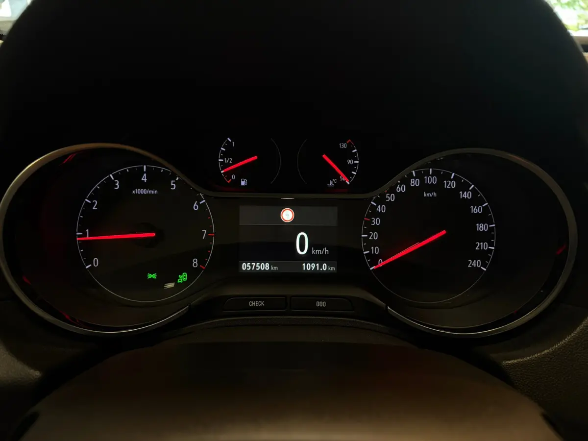 1.2 Turbo Innovation | | CLIMA | NAVI | CAMERA | 18"LMV |