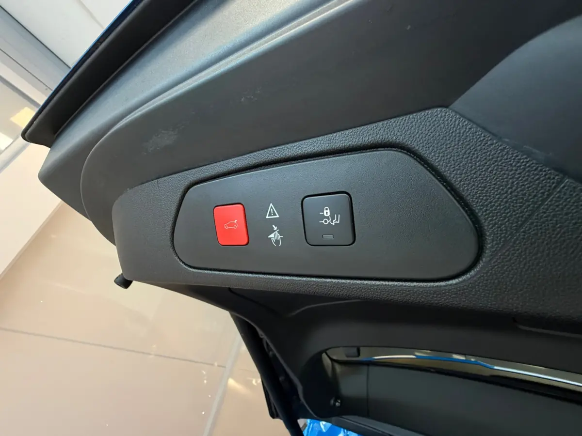1.2 Turbo Innovation | | CLIMA | NAVI | CAMERA | 18"LMV |