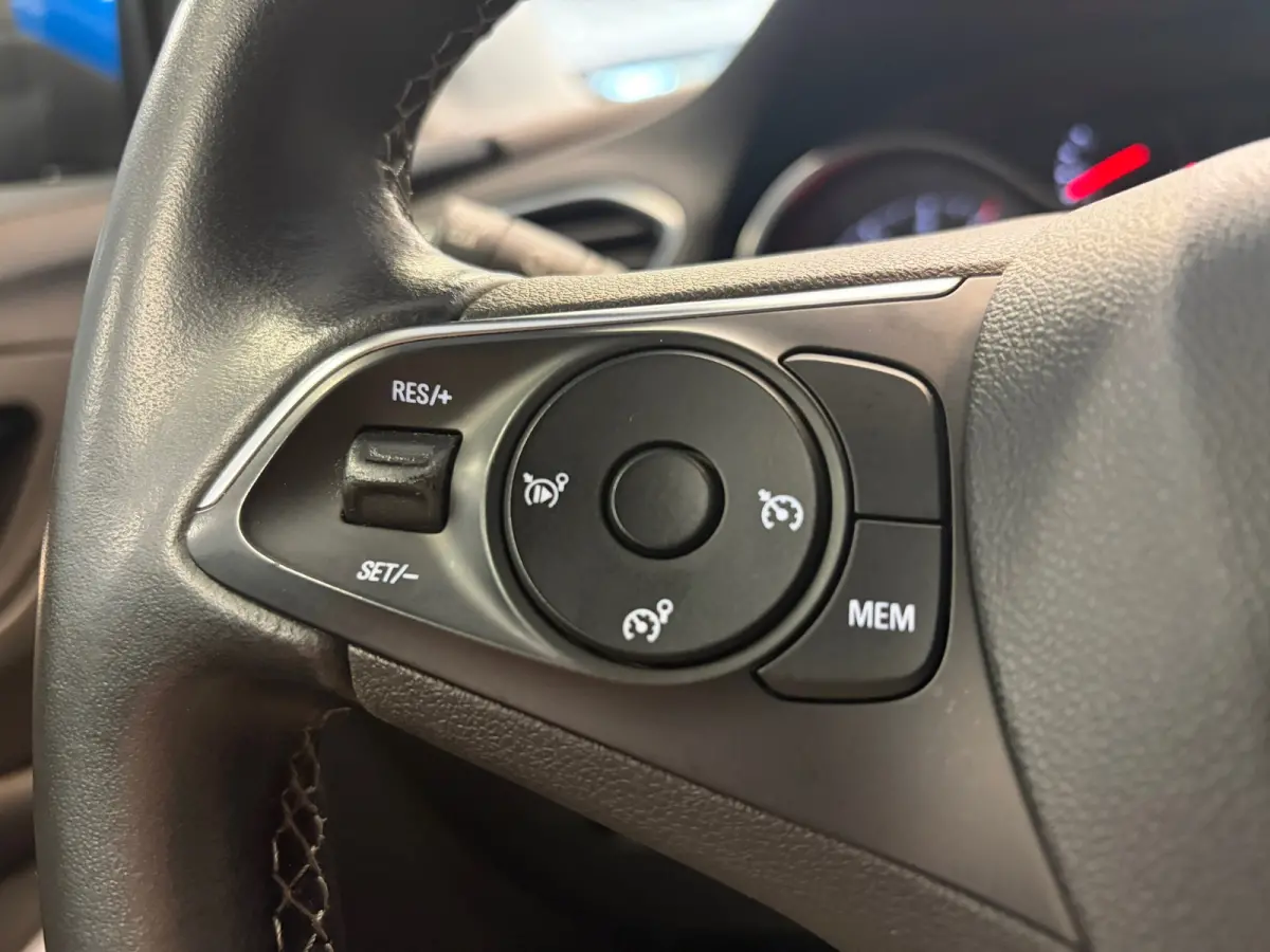 1.2 Turbo Innovation | | CLIMA | NAVI | CAMERA | 18"LMV |