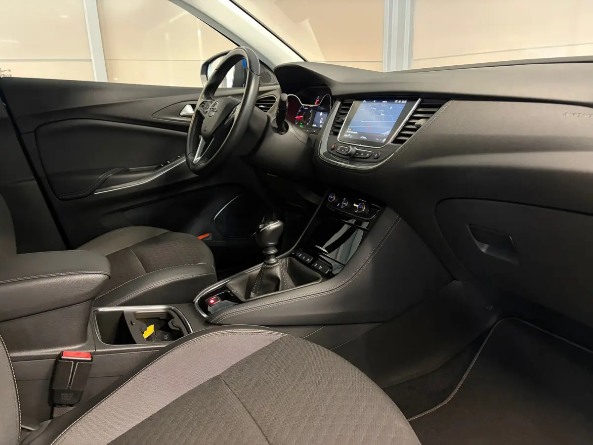 1.2 Turbo Innovation | | CLIMA | NAVI | CAMERA | 18"LMV |