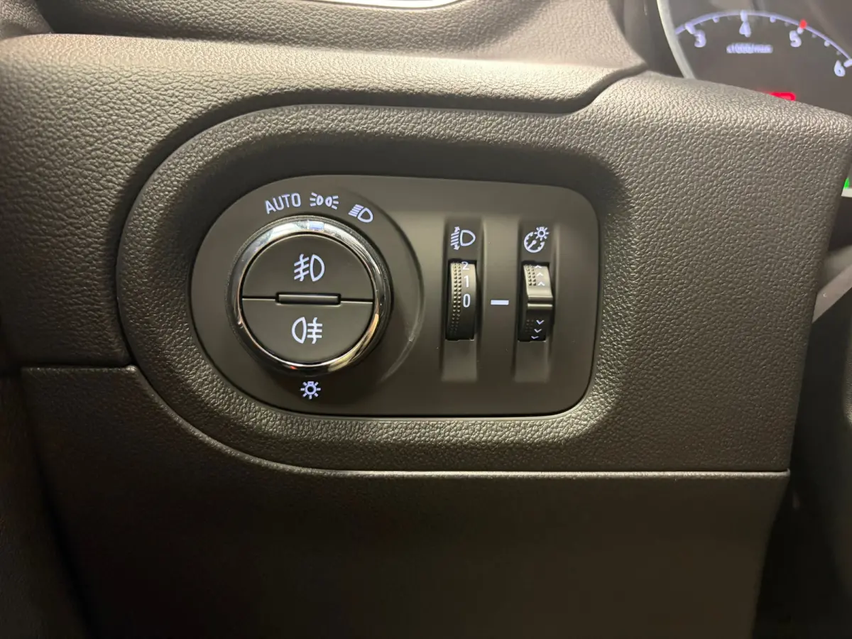 1.2 Turbo Innovation | | CLIMA | NAVI | CAMERA | 18"LMV |