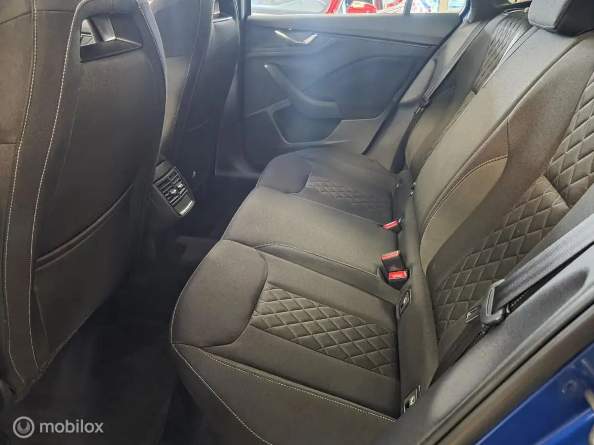 1.0 TSI Sport Business/ Panorama dak / Achteruitrij camera / Adaptieve cruise control /