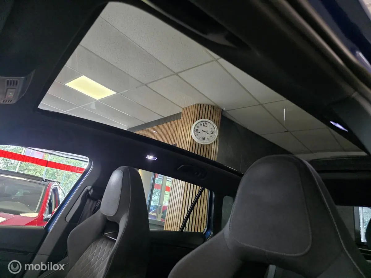 1.0 TSI Sport Business/ Panorama dak / Achteruitrij camera / Adaptieve cruise control /