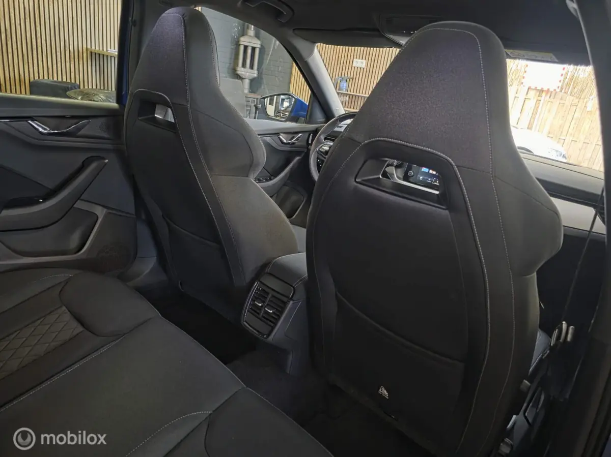 1.0 TSI Sport Business/ Panorama dak / Achteruitrij camera / Adaptieve cruise control /