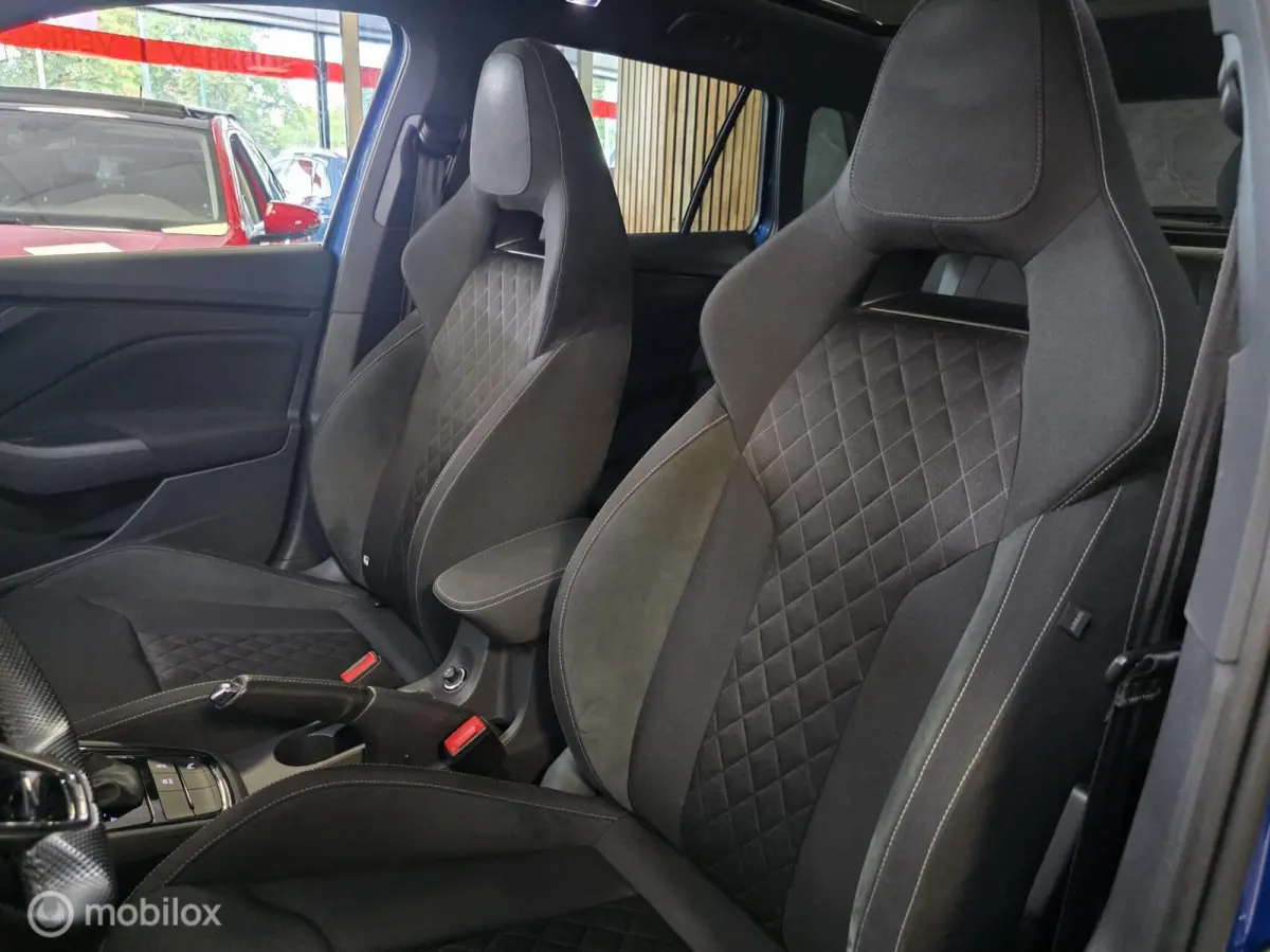 1.0 TSI Sport Business/ Panorama dak / Achteruitrij camera / Adaptieve cruise control /