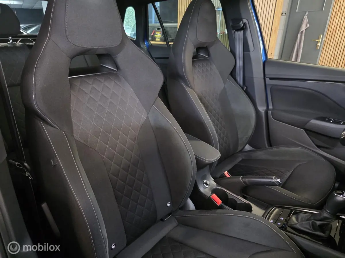 1.0 TSI Sport Business/ Panorama dak / Achteruitrij camera / Adaptieve cruise control /