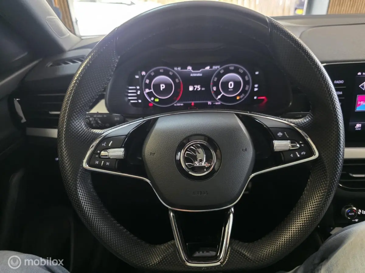 1.0 TSI Sport Business/ Panorama dak / Achteruitrij camera / Adaptieve cruise control /