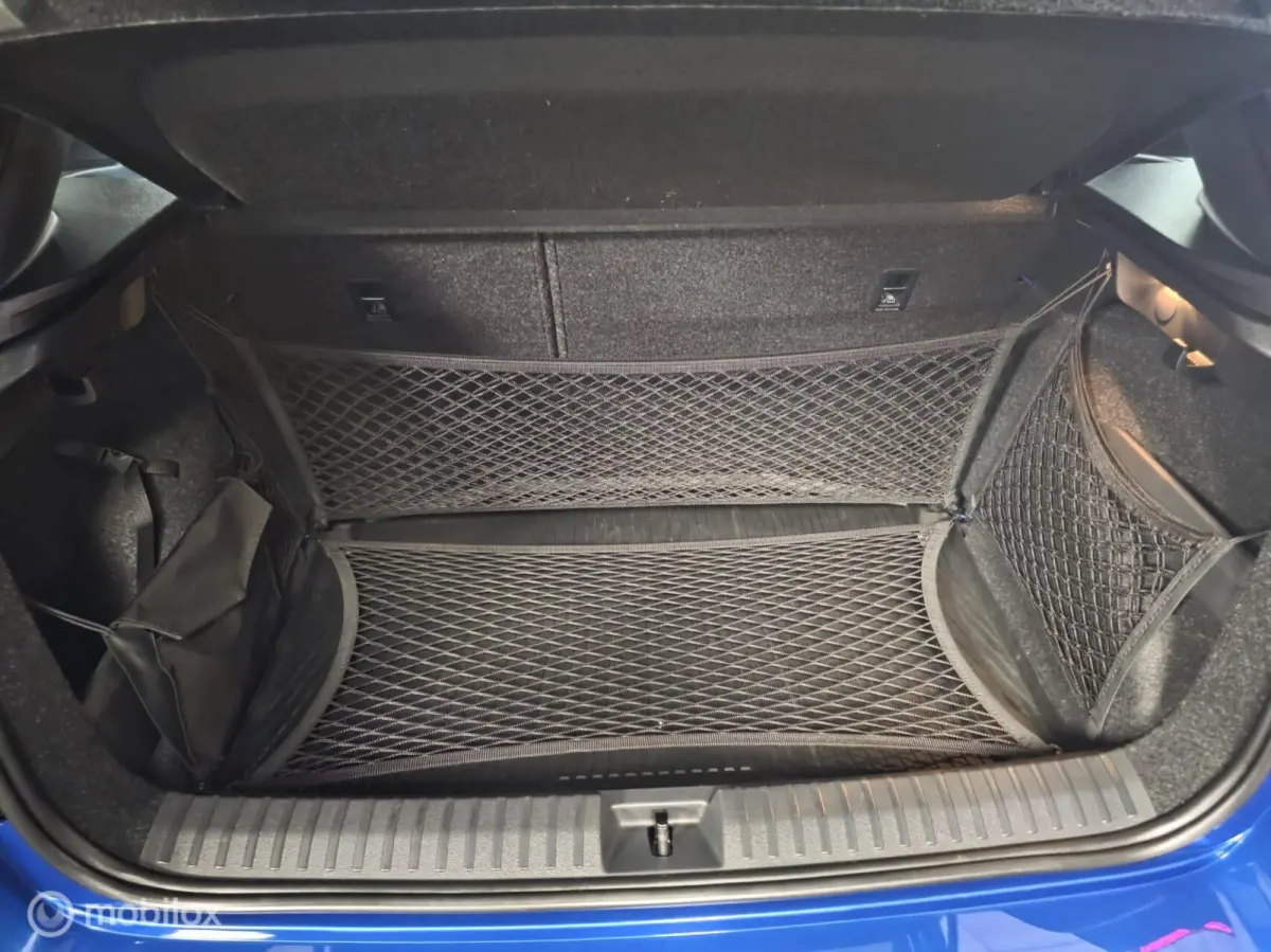 1.0 TSI Sport Business/ Panorama dak / Achteruitrij camera / Adaptieve cruise control /