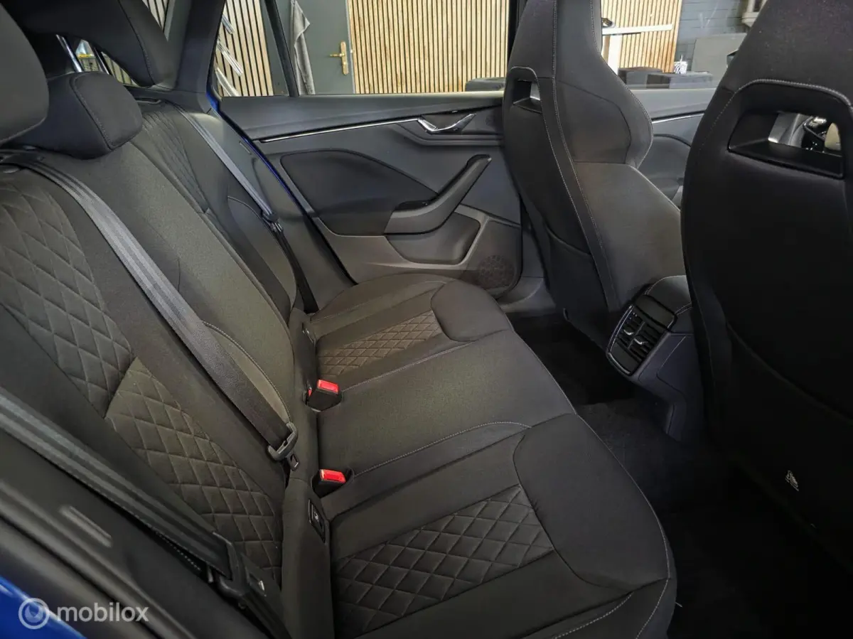 1.0 TSI Sport Business/ Panorama dak / Achteruitrij camera / Adaptieve cruise control /