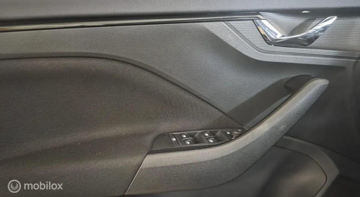 1.0 TSI Sport Business/ Panorama dak / Achteruitrij camera / Adaptieve cruise control /