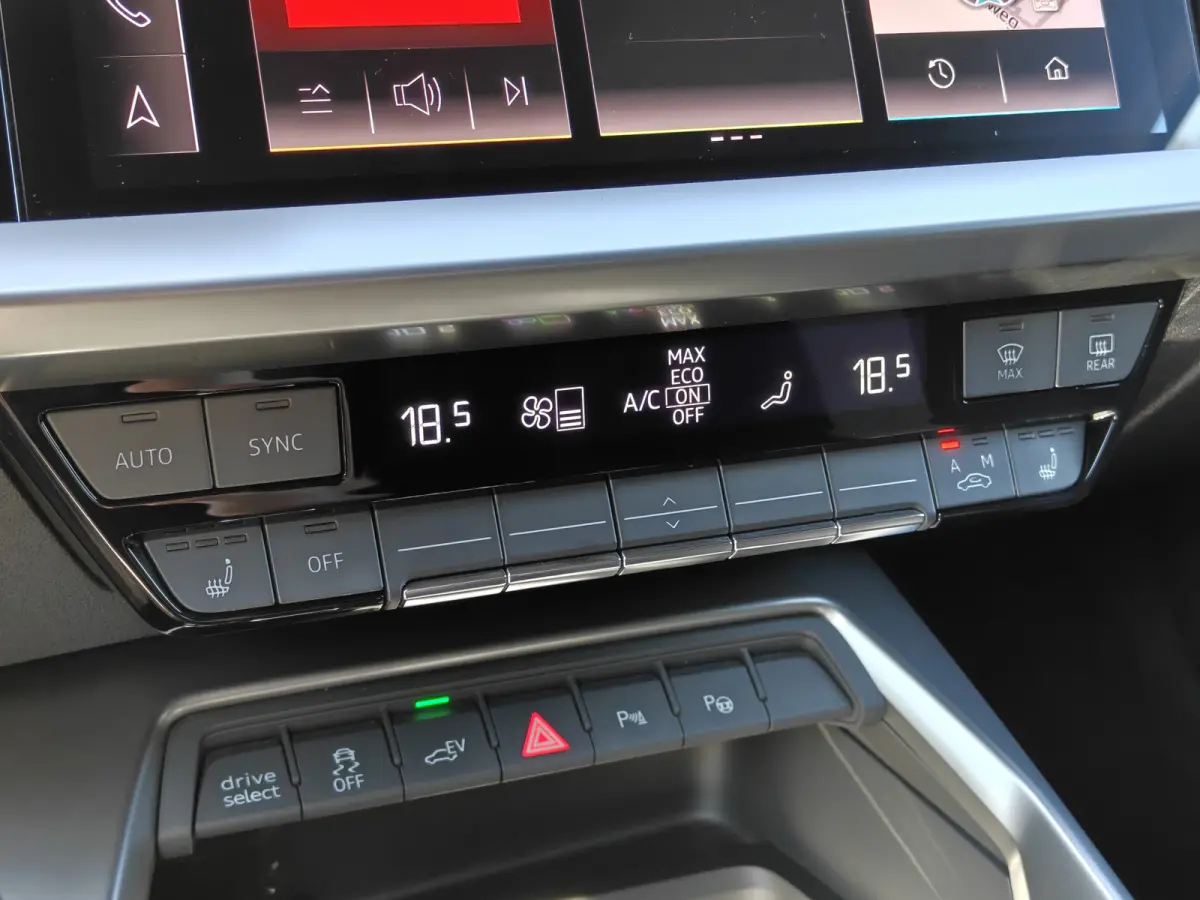 40 TFSI PHEV Advanced edition / Camera / PDC V+A / Carplay / Stoelverwarming /