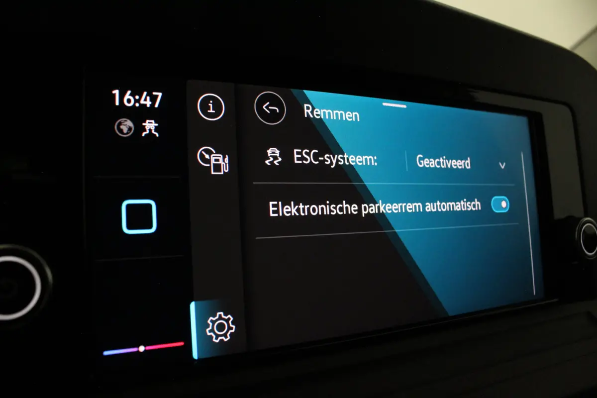 1.5 TSI Trend > Camera/Navigatie via Apple Carplay/Android Auto/Reflex Silver Metallic