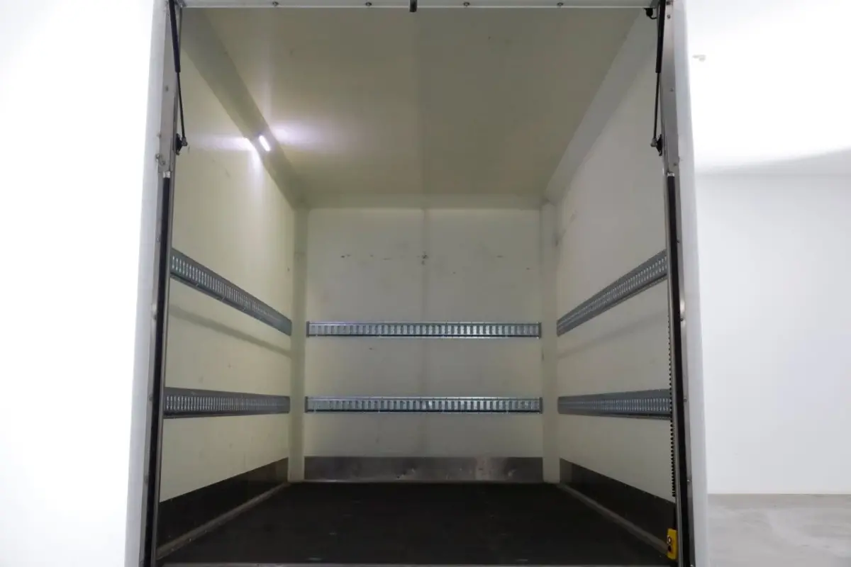 130.35 3.0 130pk E6 Compacte bakwagen met laadklep 03-2020