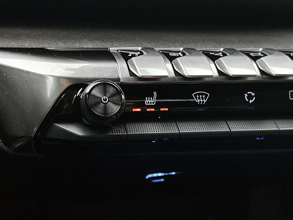 1.2 130pk GT Automaat | Navigatie | Apple CarPlay/Android Auto | Adaptieve Cruise Control | Camera | Climate Control | Night Vision | Dodehoekdetectie | Keyless Entry/Start | Isofix | Privac