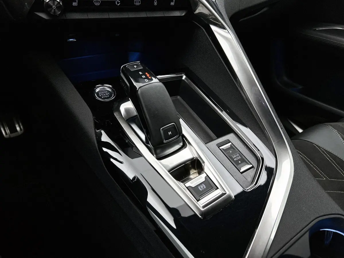 1.2 130pk GT Automaat | Navigatie | Apple CarPlay/Android Auto | Adaptieve Cruise Control | Camera | Climate Control | Night Vision | Dodehoekdetectie | Keyless Entry/Start | Isofix | Privac