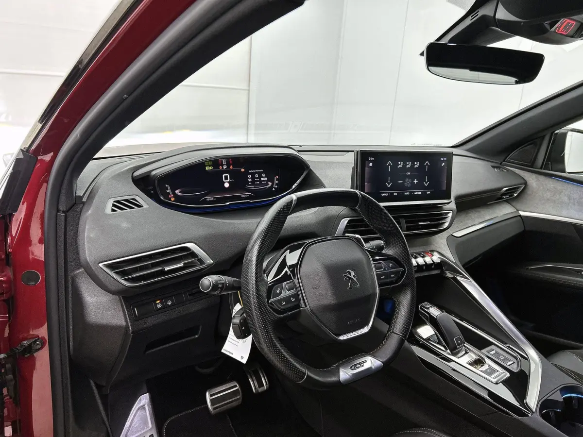 1.2 130pk GT Automaat | Navigatie | Apple CarPlay/Android Auto | Adaptieve Cruise Control | Camera | Climate Control | Night Vision | Dodehoekdetectie | Keyless Entry/Start | Isofix | Privac