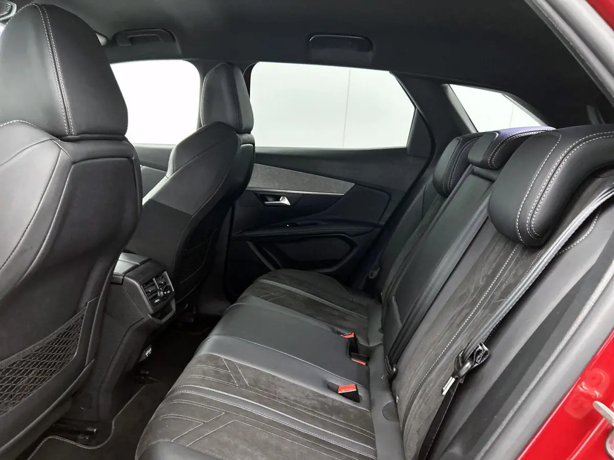 1.2 130pk GT Automaat | Navigatie | Apple CarPlay/Android Auto | Adaptieve Cruise Control | Camera | Climate Control | Night Vision | Dodehoekdetectie | Keyless Entry/Start | Isofix | Privac