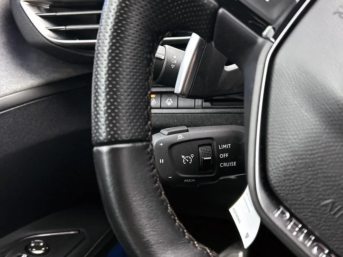 1.2 130pk GT Automaat | Navigatie | Apple CarPlay/Android Auto | Adaptieve Cruise Control | Camera | Climate Control | Night Vision | Dodehoekdetectie | Keyless Entry/Start | Isofix | Privac