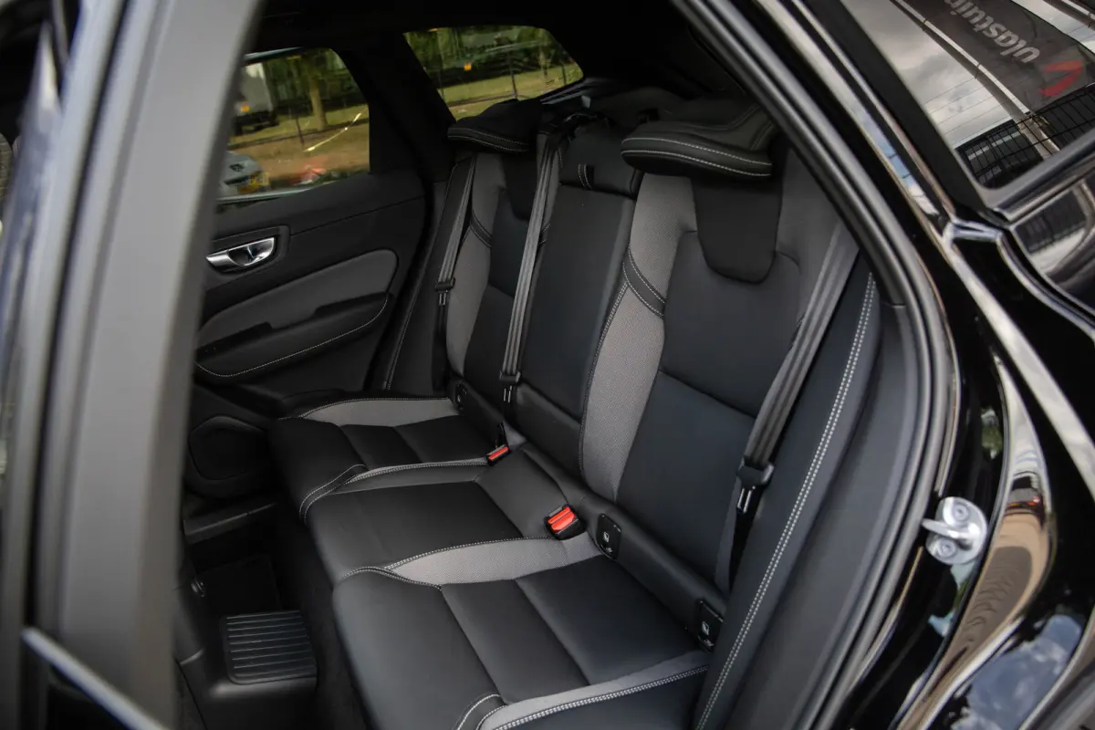 2.0 T8 Plug-in hybrid AWD Plus Black Edition , Luchtvering, Panoramadak, Harman&Kardon, 360-camera, HUD