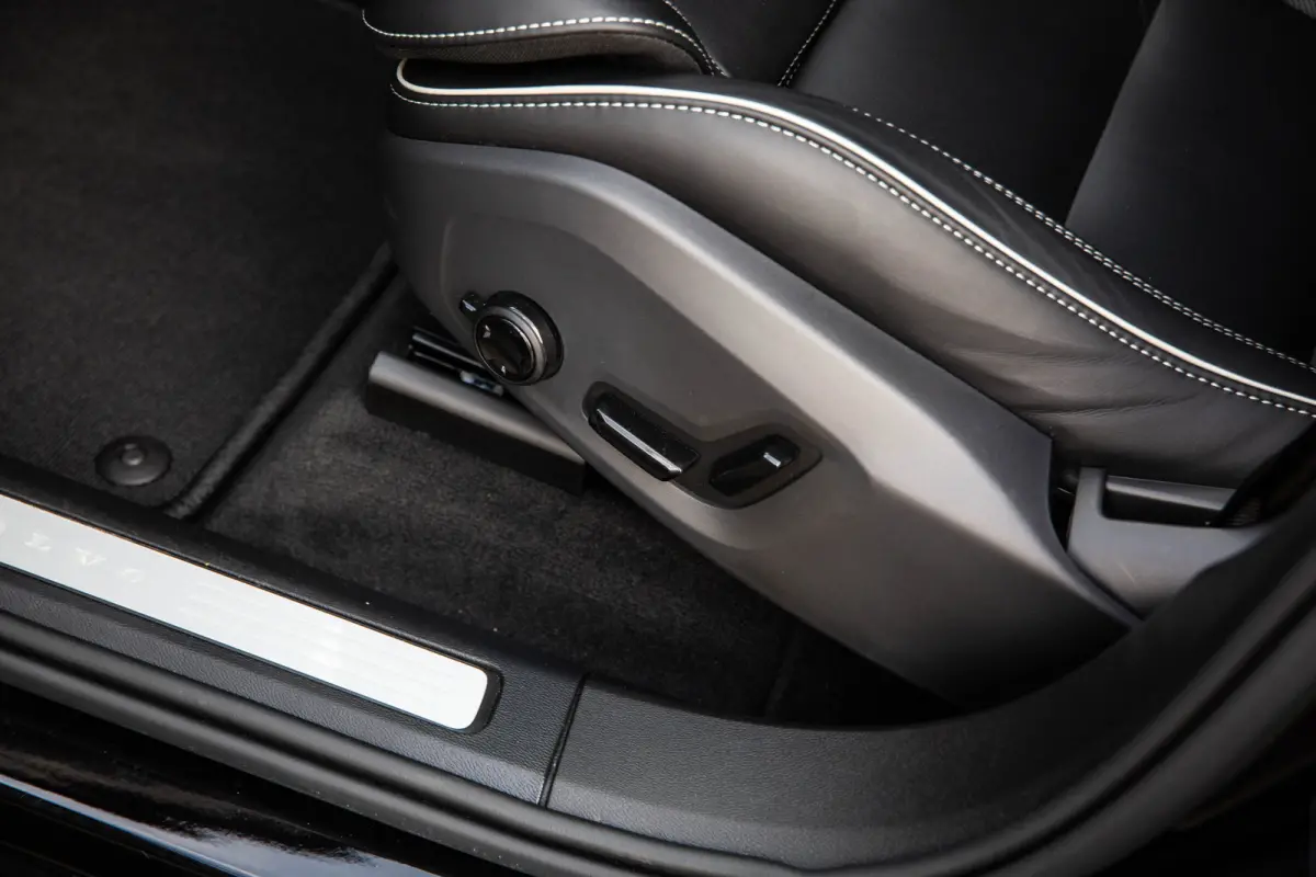 2.0 T8 Plug-in hybrid AWD Plus Black Edition , Luchtvering, Panoramadak, Harman&Kardon, 360-camera, HUD