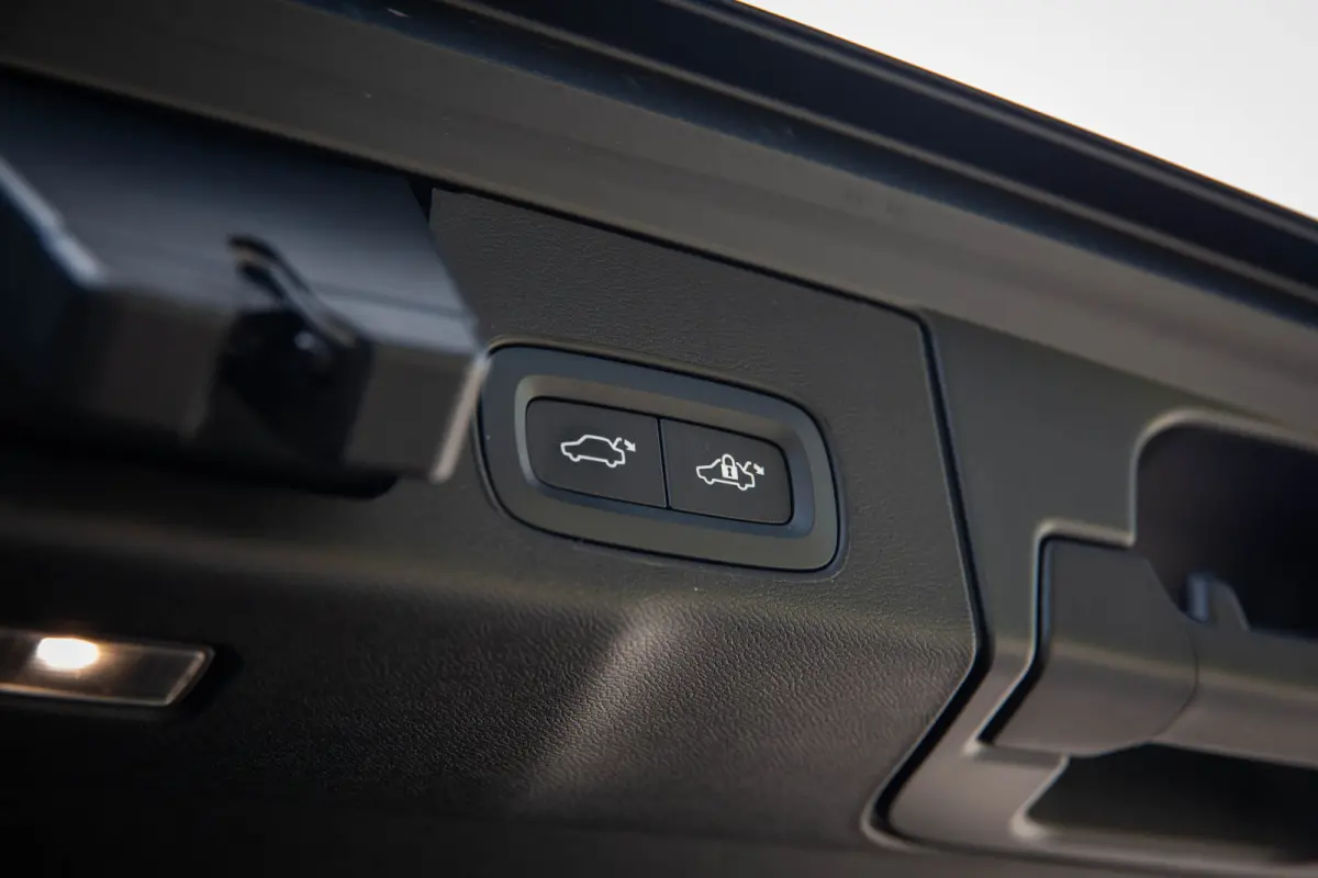 2.0 T8 Plug-in hybrid AWD Plus Black Edition , Luchtvering, Panoramadak, Harman&Kardon, 360-camera, HUD