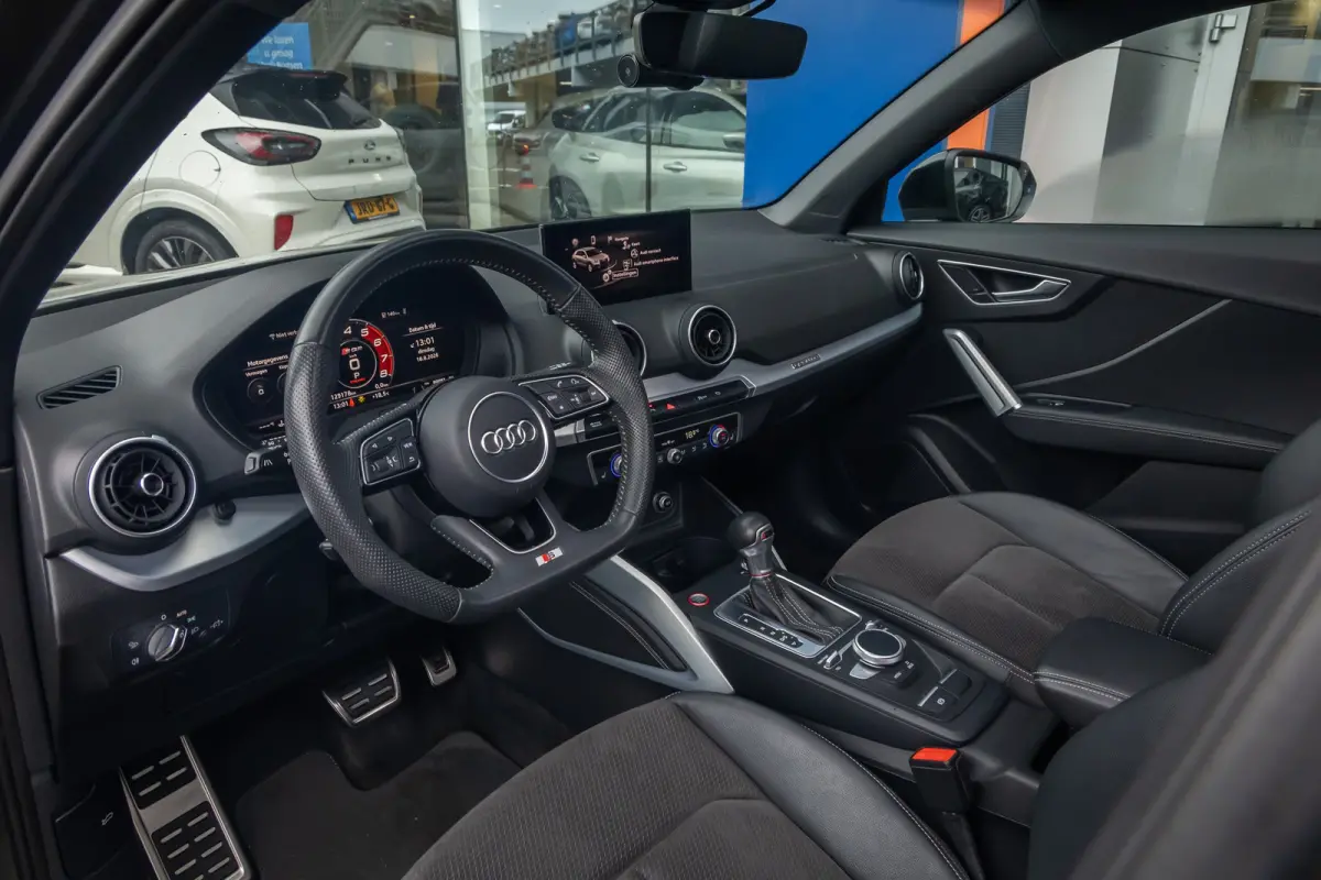 SQ2 2.0 TFSI | Panoramadak | Trekhaak | B&O | Achteruitrijcamera | Stoelverwarming | Digital Dash | Elek. Kofferbak | Keyless | Achteruitrijcamera | Airco (automatisch) | Audio installatie p