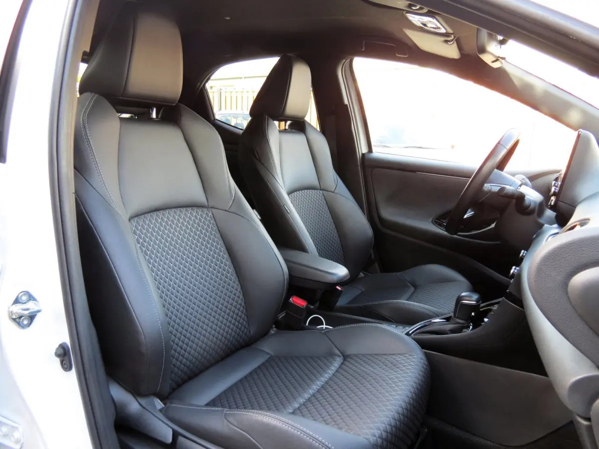 1.5 Hybrid Executive Bi-Tone | LED KOPLAMPEN | NIEUWE ALL-SEASON BANDEN | LEDER | APPLE CARPLAY | STOELVERWARMING |