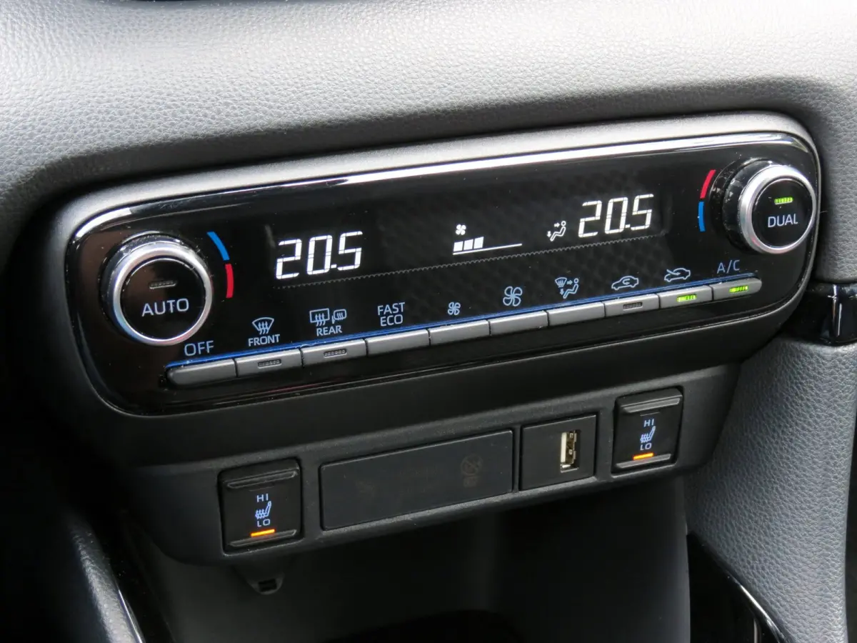 1.5 Hybrid Executive Bi-Tone | LED KOPLAMPEN | NIEUWE ALL-SEASON BANDEN | LEDER | APPLE CARPLAY | STOELVERWARMING |