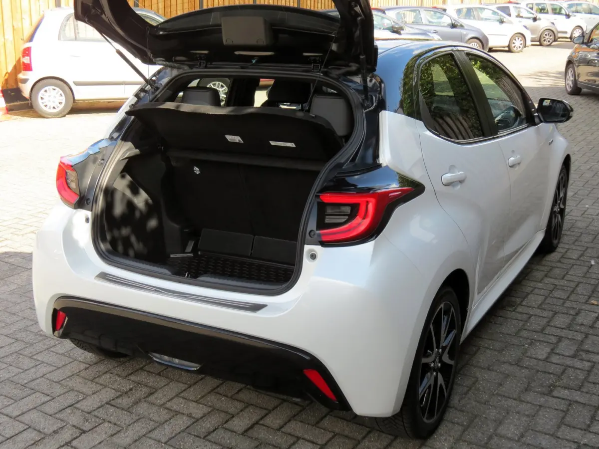 1.5 Hybrid Executive Bi-Tone | LED KOPLAMPEN | NIEUWE ALL-SEASON BANDEN | LEDER | APPLE CARPLAY | STOELVERWARMING |