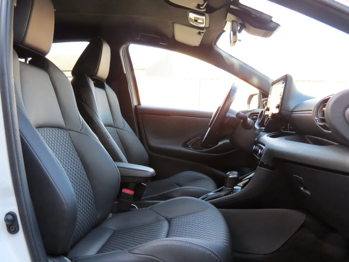 1.5 Hybrid Executive Bi-Tone | LED KOPLAMPEN | NIEUWE ALL-SEASON BANDEN | LEDER | APPLE CARPLAY | STOELVERWARMING |