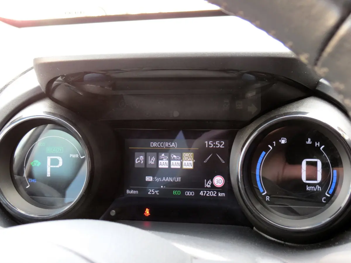1.5 Hybrid Executive Bi-Tone | LED KOPLAMPEN | NIEUWE ALL-SEASON BANDEN | LEDER | APPLE CARPLAY | STOELVERWARMING |