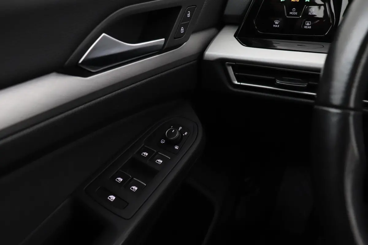 1.0 eTSI Life Business | Camera | Automaat | Digital Cockpit | CarPlay | Adap. Cruise |