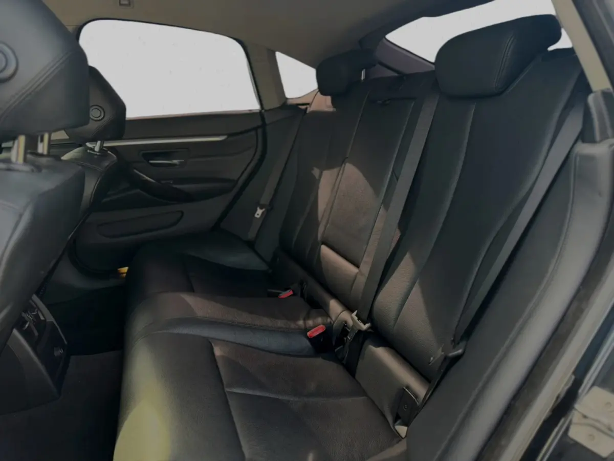 420i High Executive Sport(Goed OndH, Head-up, Lane Assist, Navi Pro, StoelV, PDC V+A, Leder, Etc)