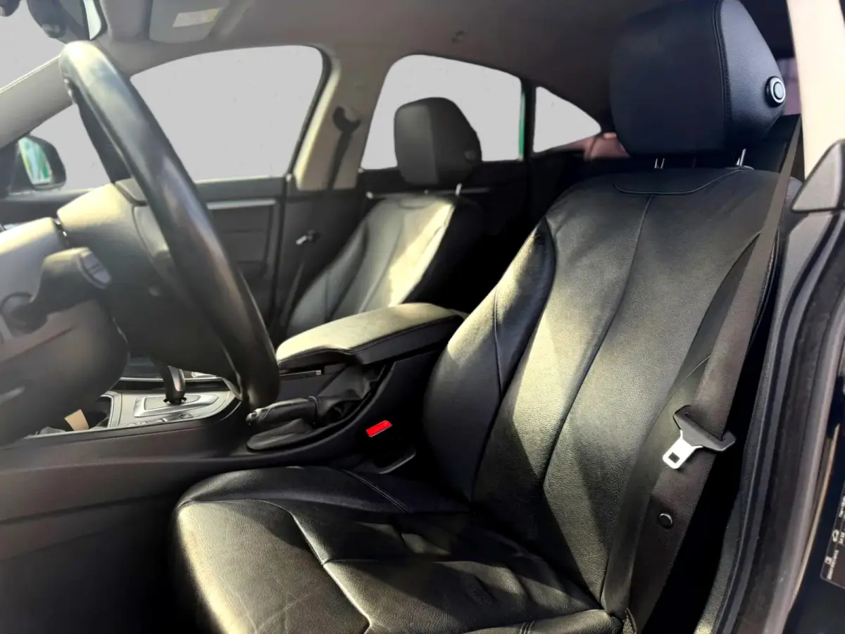 420i High Executive Sport(Goed OndH, Head-up, Lane Assist, Navi Pro, StoelV, PDC V+A, Leder, Etc)