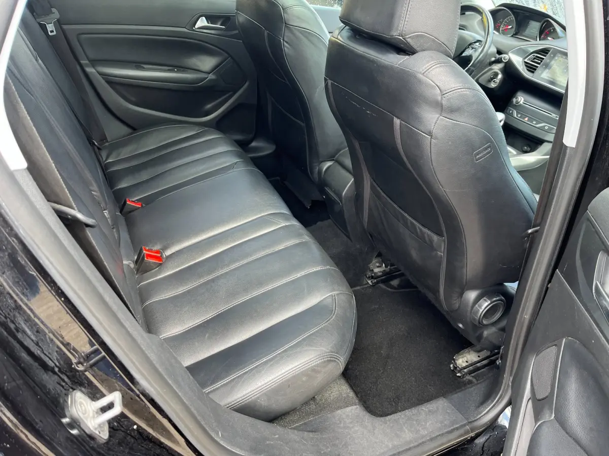1.2 PureTech Blue lease(st-bekr,navi,clima,leer,pano,bj16,5999,-)