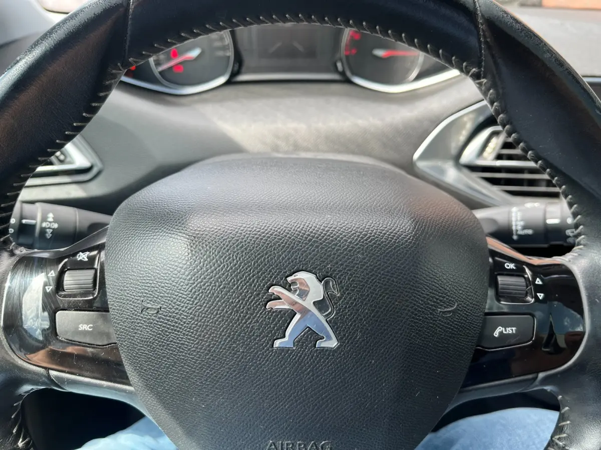 1.2 PureTech Blue lease(st-bekr,navi,clima,leer,pano,bj16,5999,-)