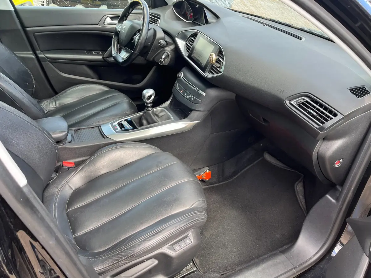 1.2 PureTech Blue lease(st-bekr,navi,clima,leer,pano,bj16,5999,-)